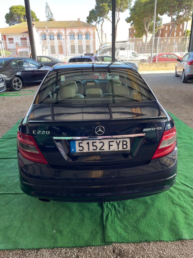 MERCEDES-BENZ CLASE C220D