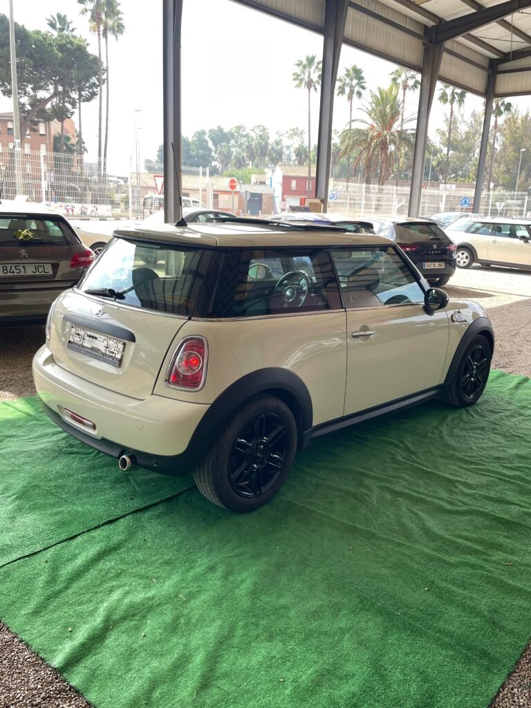 MINI ONE 2012