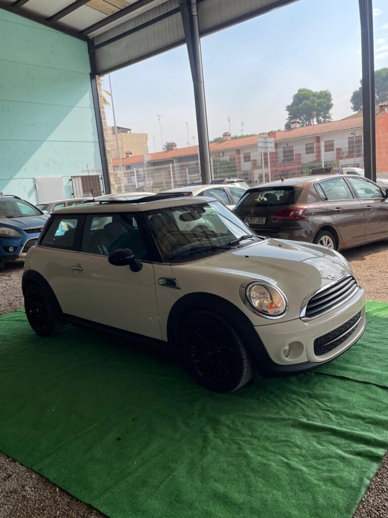 MINI ONE 2012