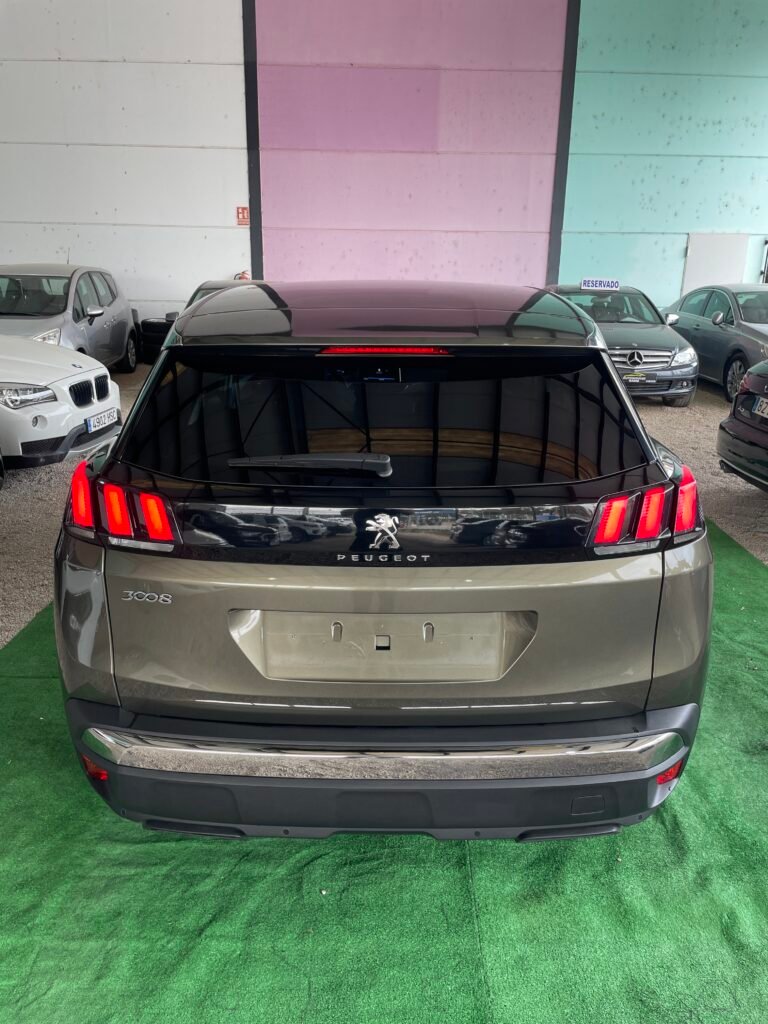 PEUGEOT 3008 2021