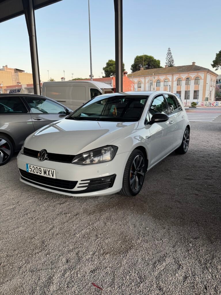 VOLKSWAGEN GOLF LOUNG 2016