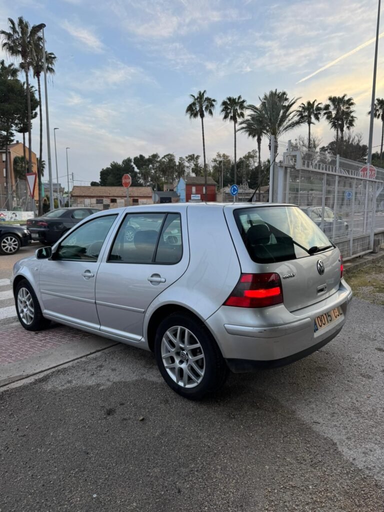 VOLKSWAGEN GOLF 2003