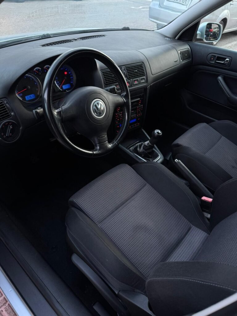 VOLKSWAGEN GOLF 2003