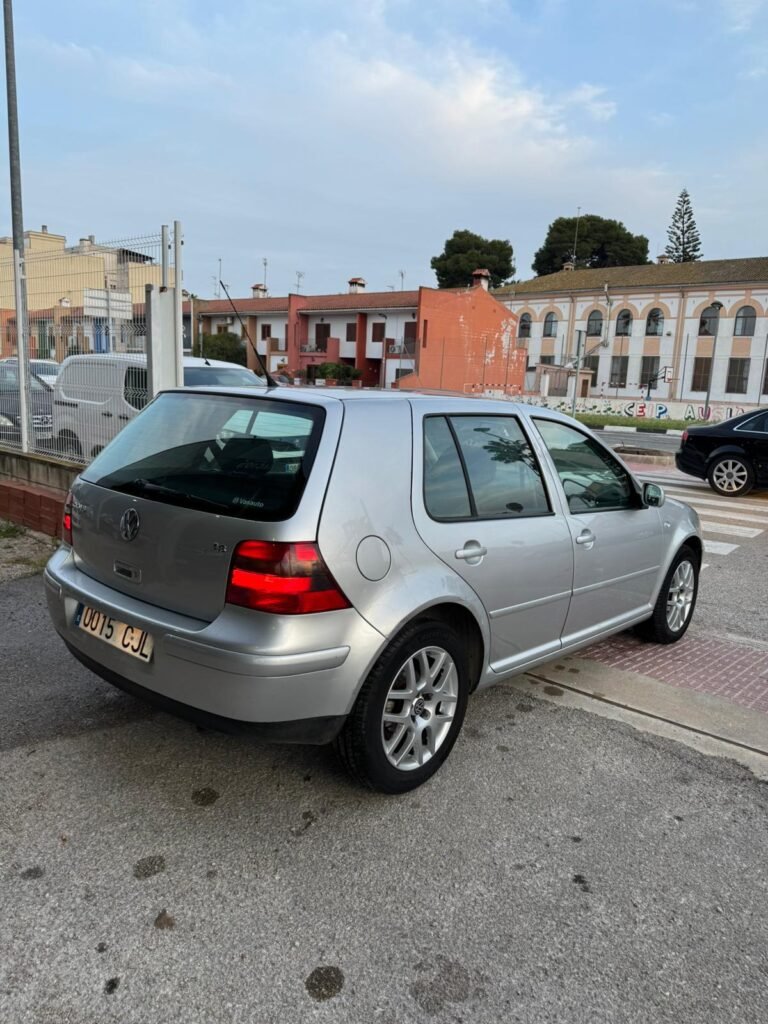VOLKSWAGEN GOLF 2003