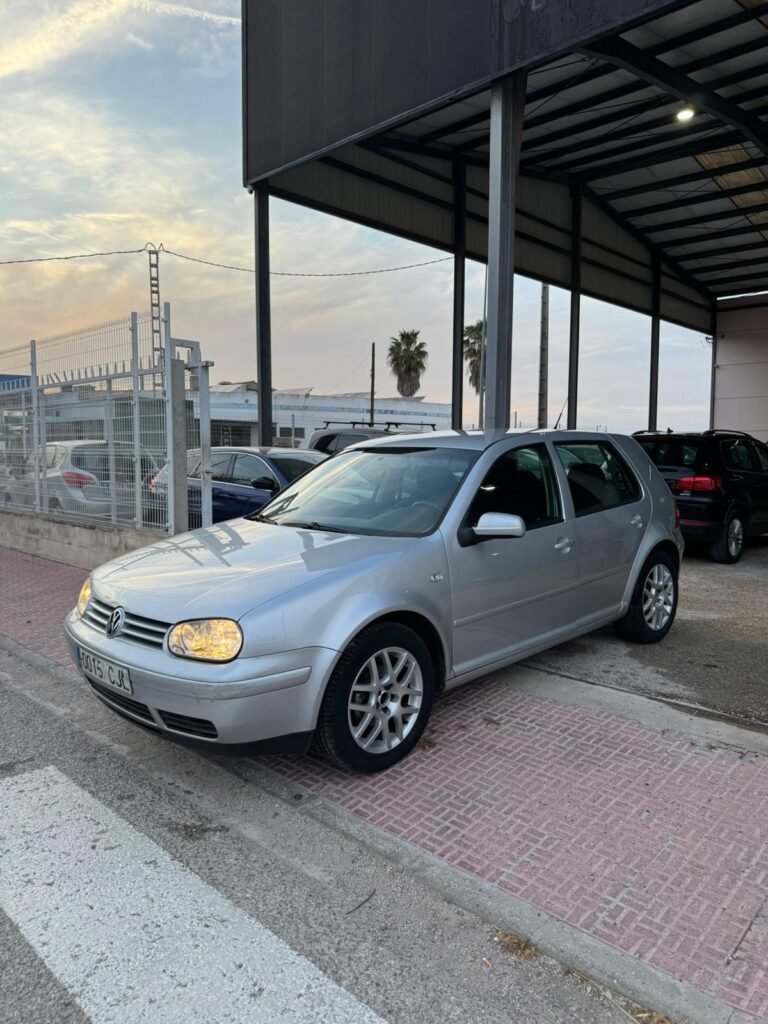 VOLKSWAGEN GOLF 2003