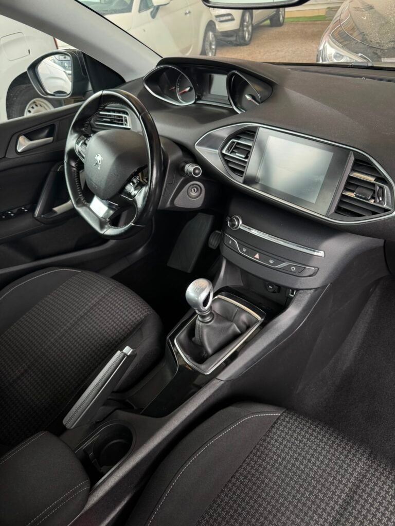 PEUGEOT 308 2018