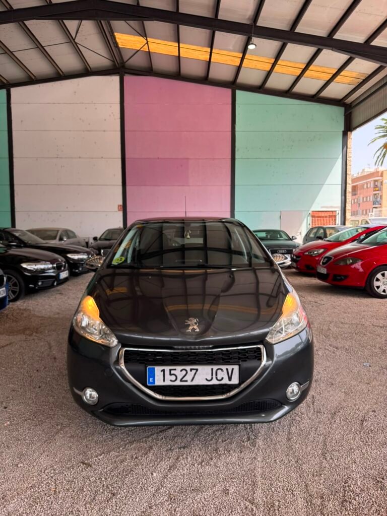 PEUGEOT 208 2015