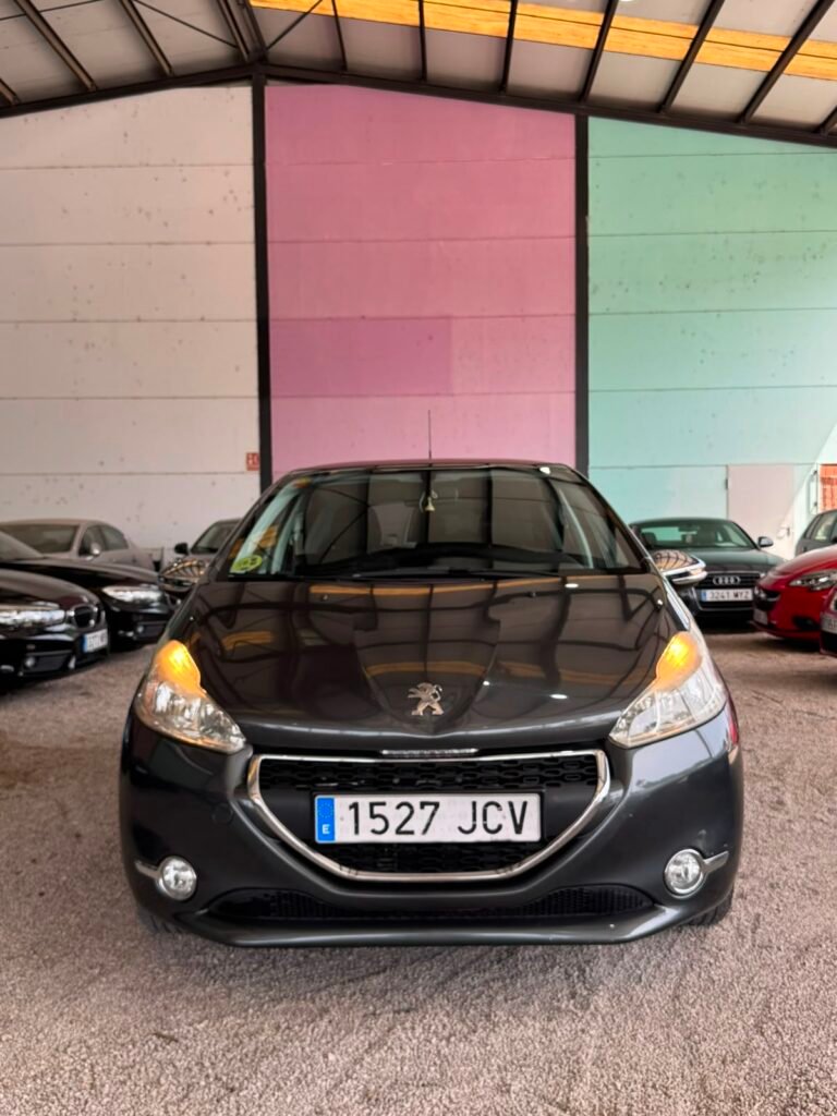 PEUGEOT 208 2015