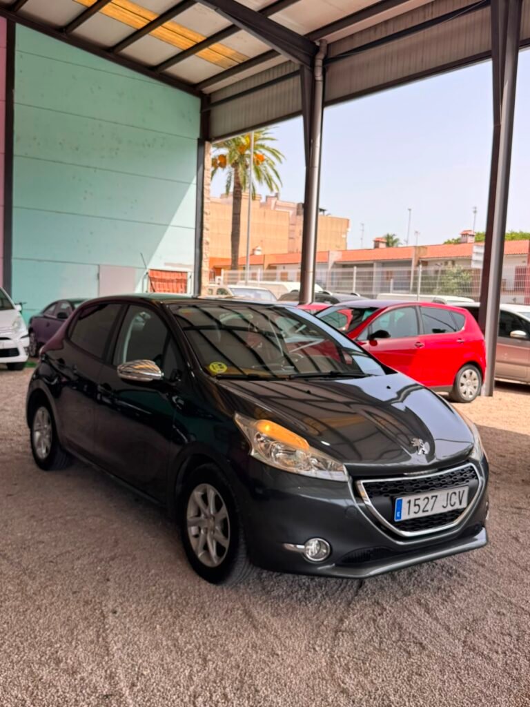 PEUGEOT 208 2015