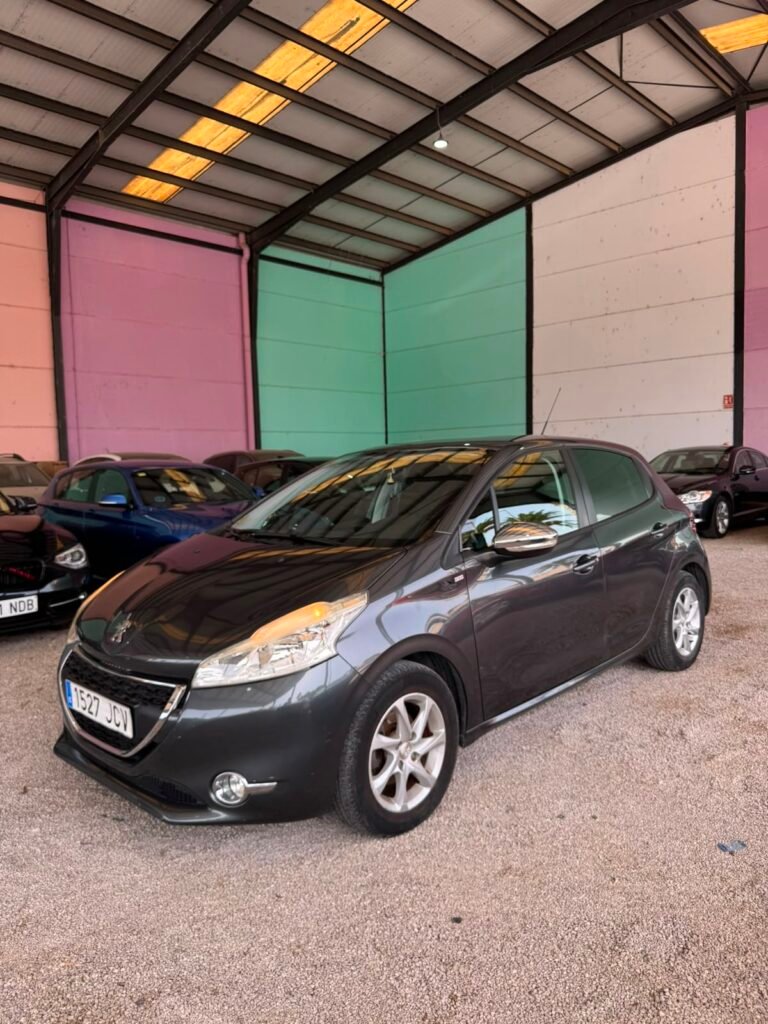 PEUGEOT 208 2015